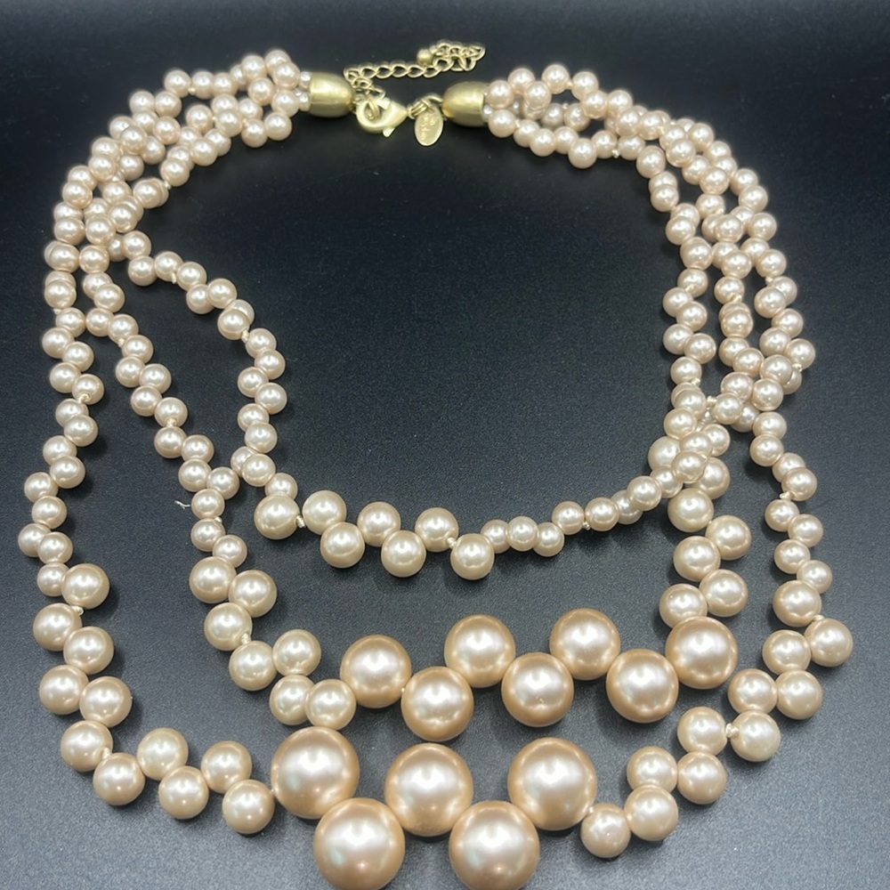 Lia Sophia ROSE DUST GLASS AND RESIN PEARLS three strand necklace excellent !